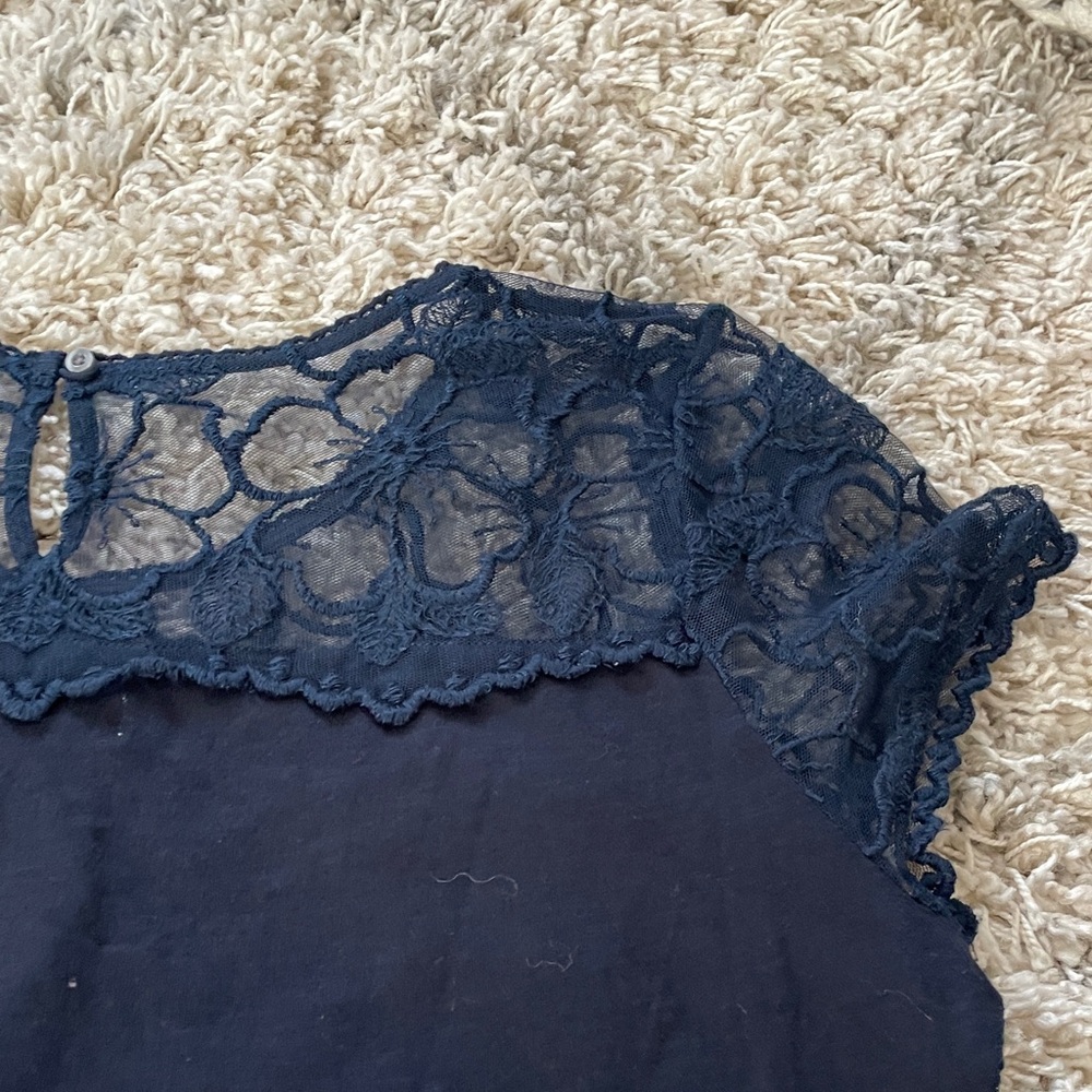 Hollister Dark Blue Floral Lace Top‎ - Picture 6 of 8